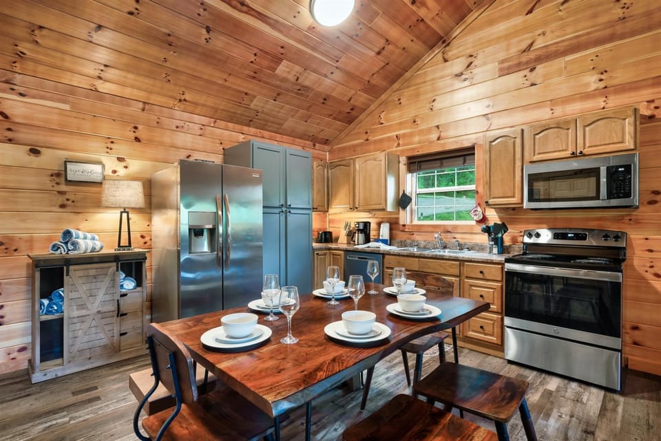 Free Dollywood TixModernDog FriendlyHot Tub House in Sevier County