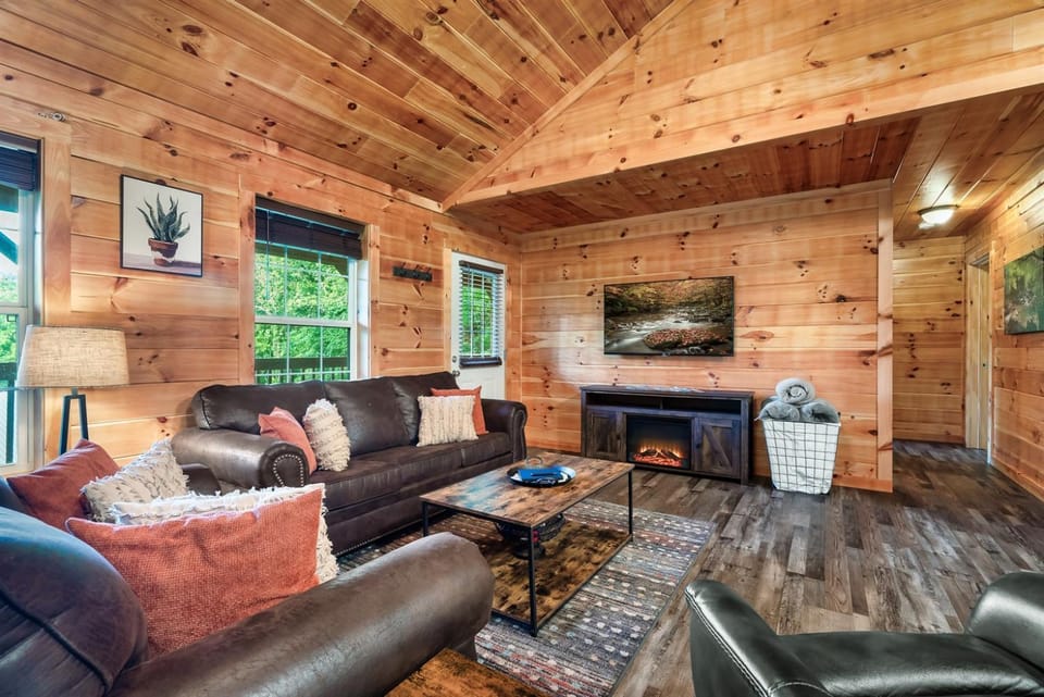 Free Dollywood TixModernDog FriendlyHot Tub House in Sevier County