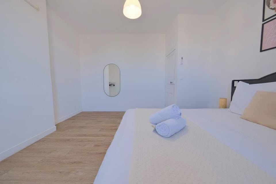 Montreal - 5 bedrooms - Air conditioning Apartment in Reims
