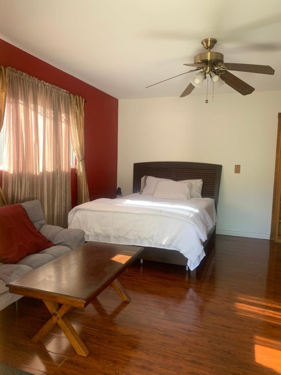 luxury king studio very private unit Apartment in Woodland Hills