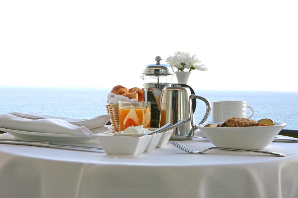 Sea view, Breakfast, room service