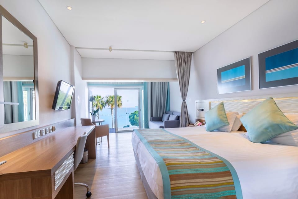 Bed, Photo of the whole room, Bedroom, Sea view