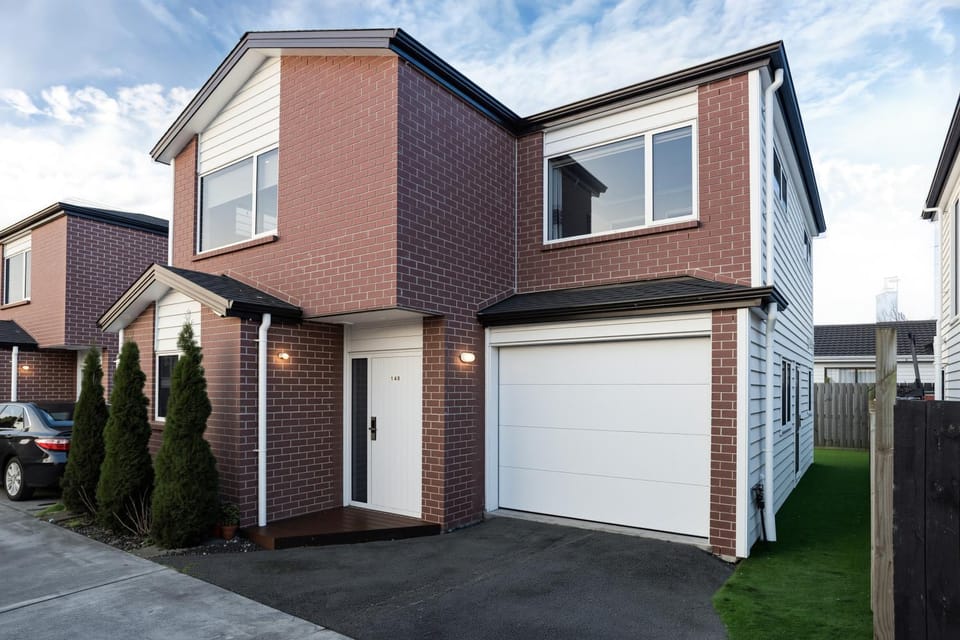 Property building, Neighbourhood, Parking