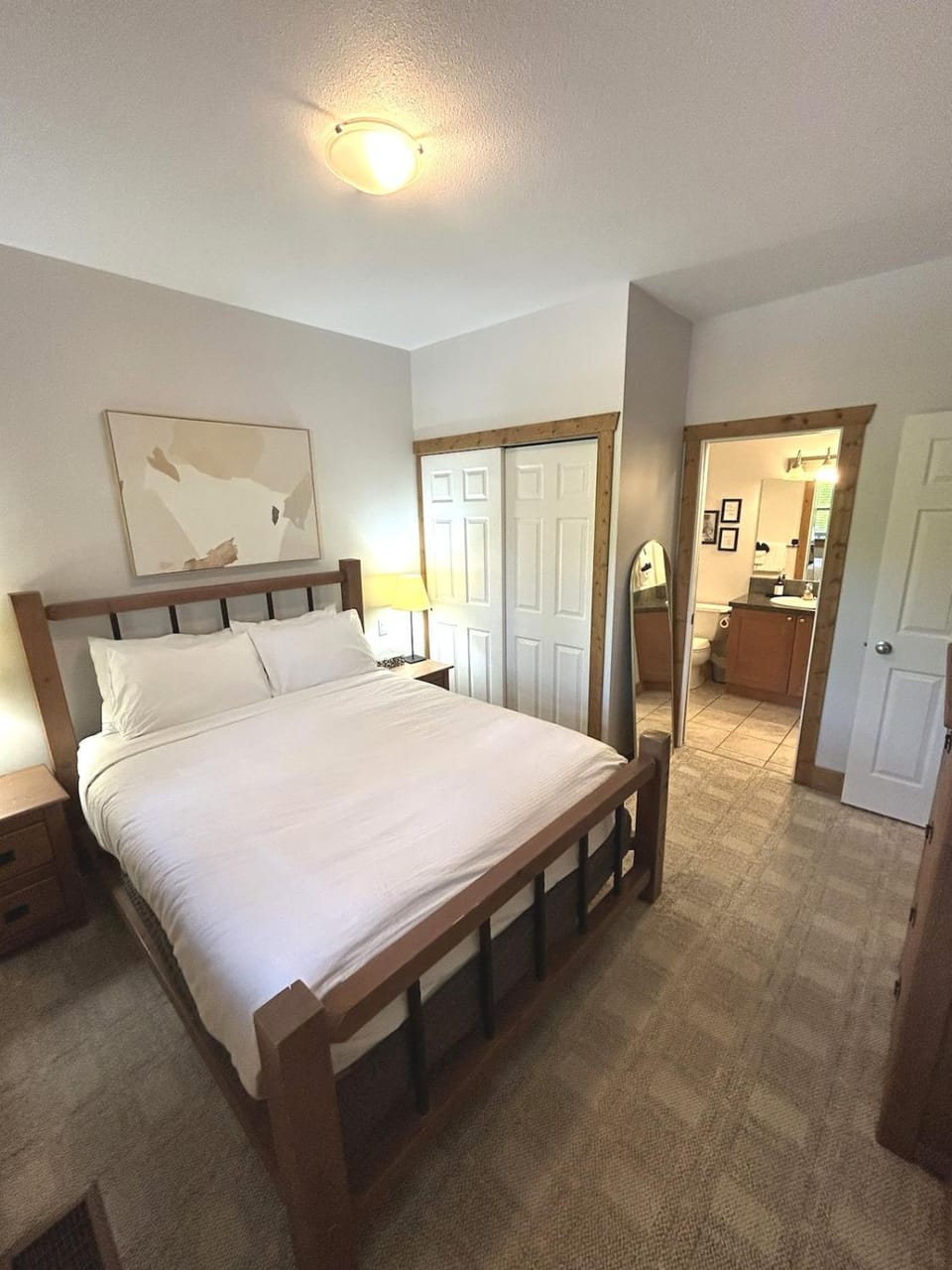 Luxury Condo 2Bed, 1Bath, Pool, Hot Tub, Beach, Golf Apartment in Osoyoos