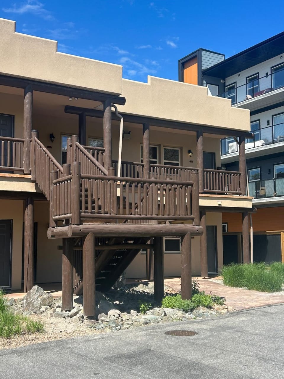 Luxury Condo 2Bed, 1Bath, Pool, Hot Tub, Beach, Golf Apartment in Osoyoos