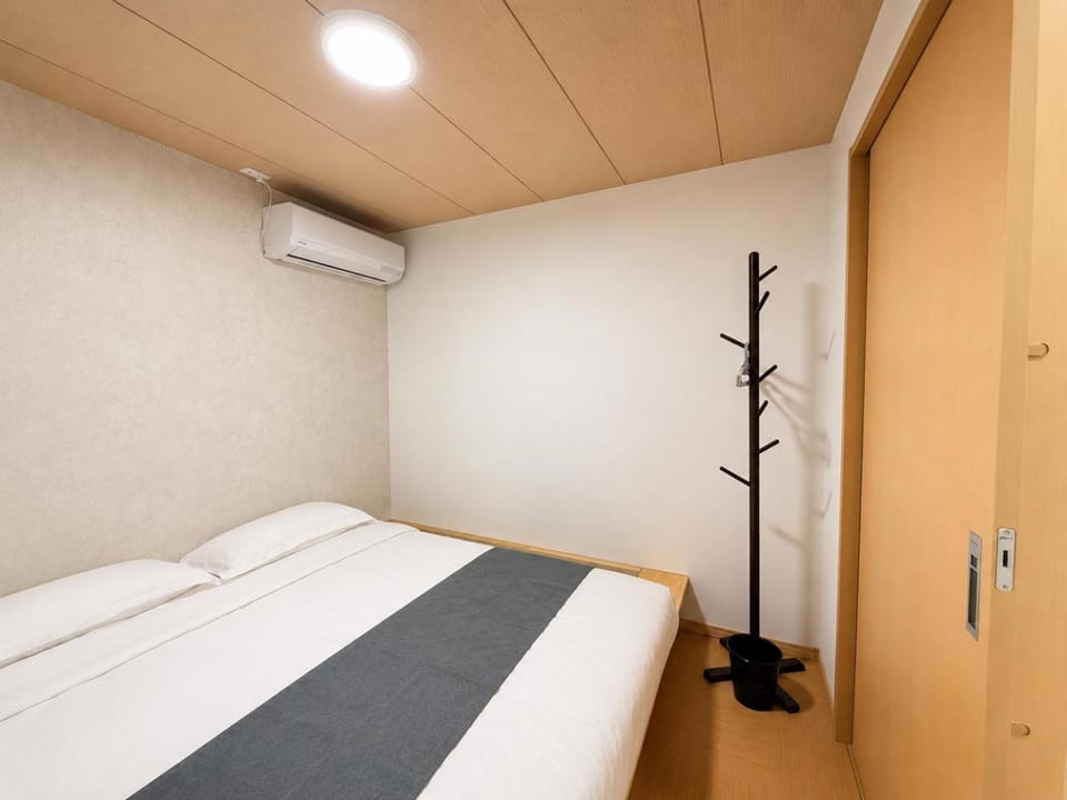 Bed, Photo of the whole room, Bedroom, wardrobe, air conditioner