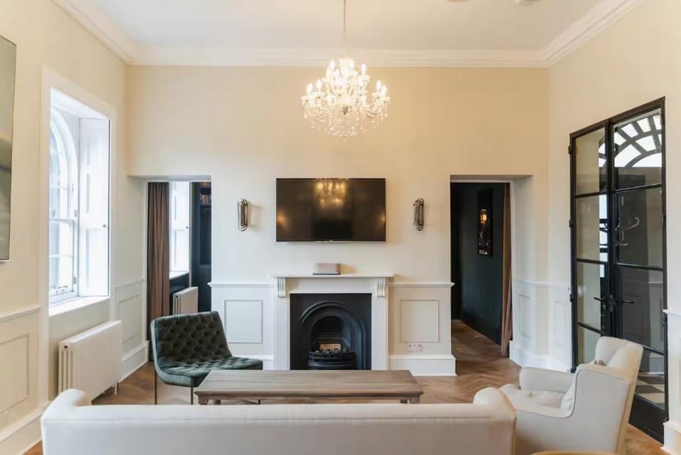 Communal lounge/ TV room, TV and multimedia, Living room, Seating area
