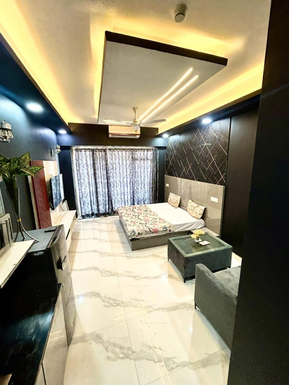 TV and multimedia, Seating area, air conditioner