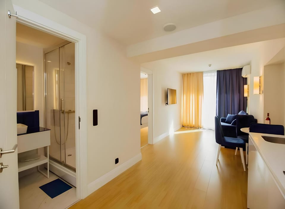 Bed, Living room, Photo of the whole room, Seating area, Bedroom