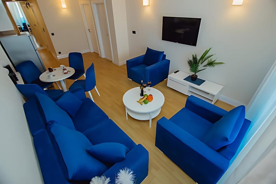 Communal lounge/ TV room, TV and multimedia, Living room, Seating area, Evening entertainment