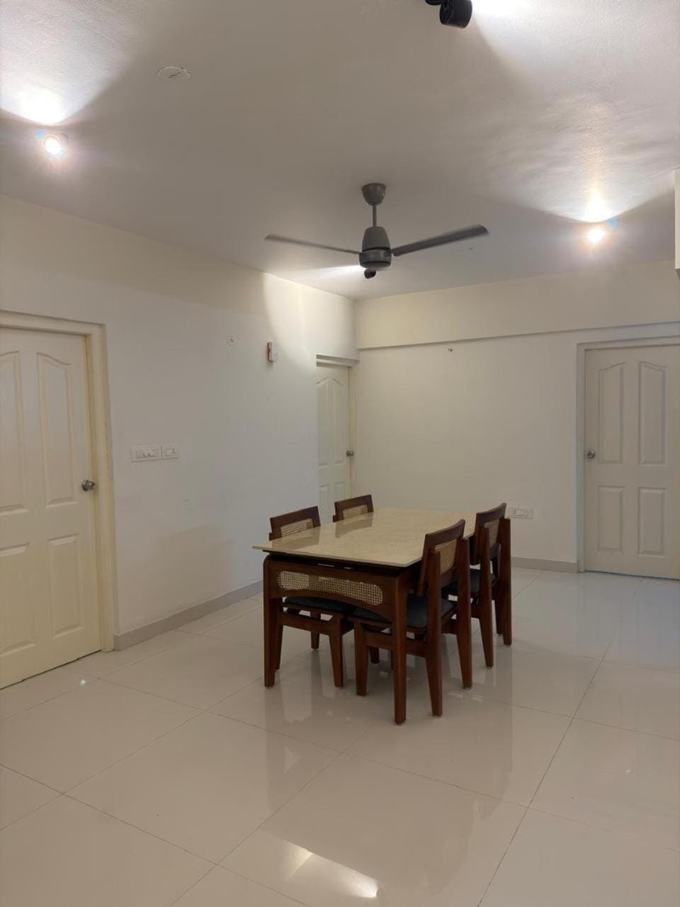 Vantara Stays at Silver Springs - 3BHK near Airport and Metro Apartment in Kochi