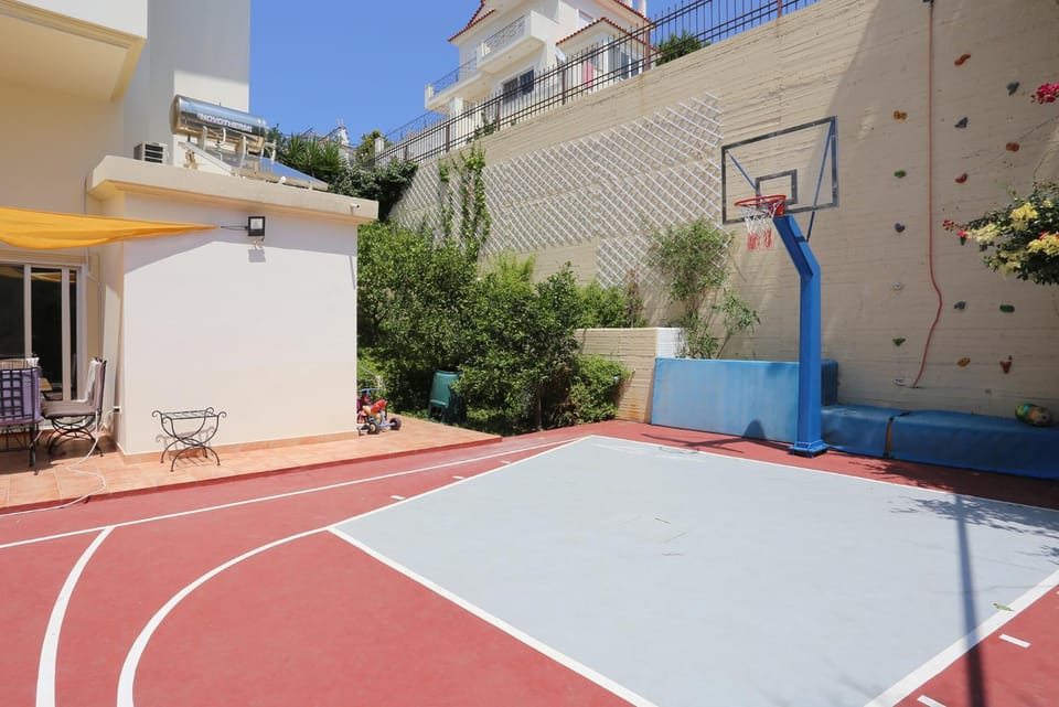 Thimari Sports & Spa with private pool and jacuzzi House in East Attica Regional Unit, Greece