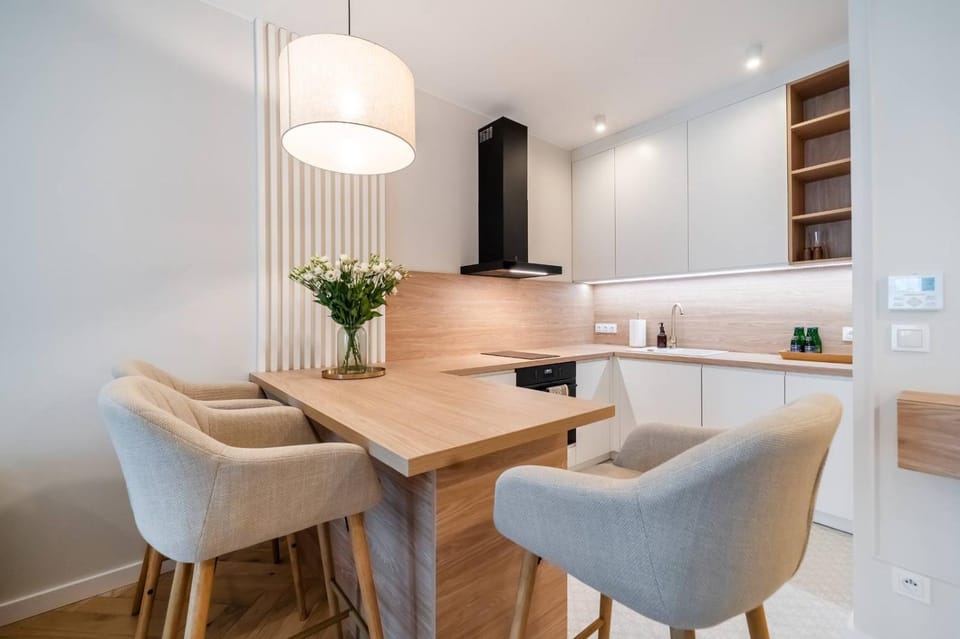 Kitchen or kitchenette, Seating area, Dining area