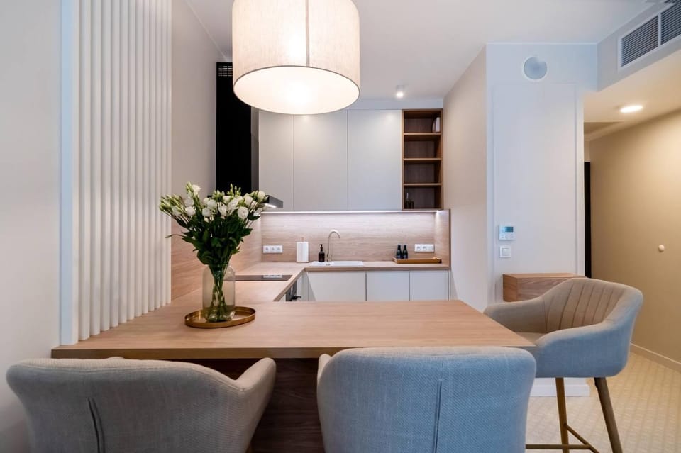 Kitchen or kitchenette, Seating area, Dining area