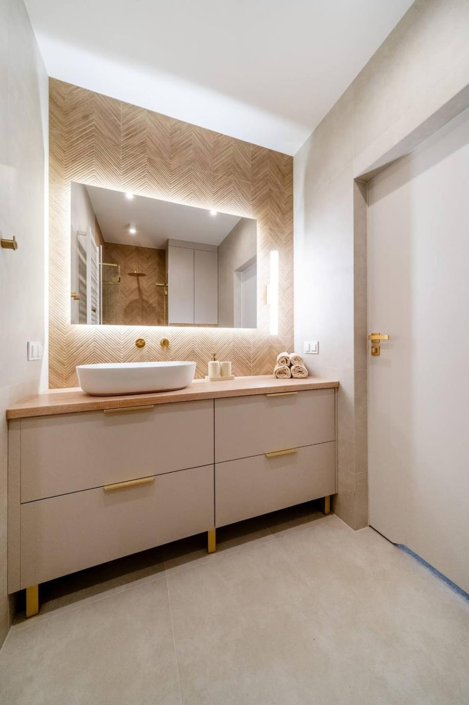 Toilet, Bathroom, towels