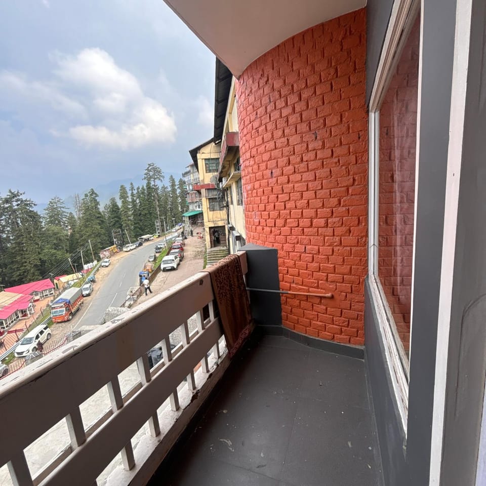 Day, View (from property/room), Balcony/Terrace, Street view, Parking