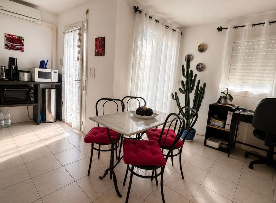 Charming comfortable 1-bedroom apartment with balcony & Wi-Fi Apartment in Gujan-Mestras