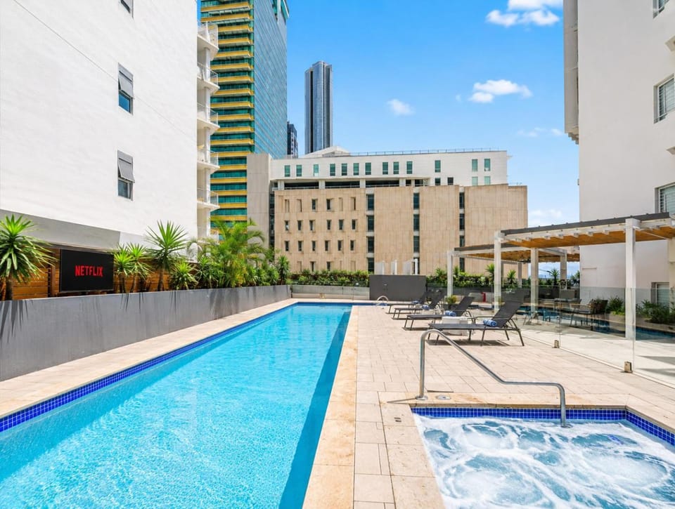 Property building, Day, Swimming pool