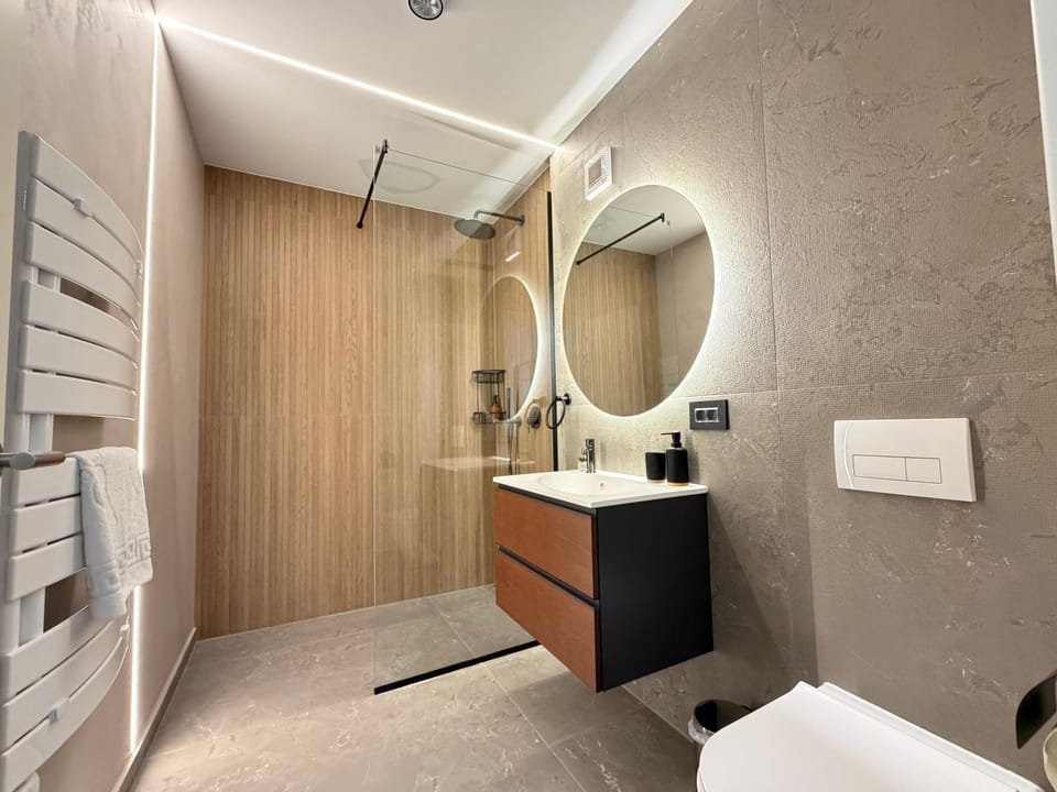 Shower, Toilet, Bathroom