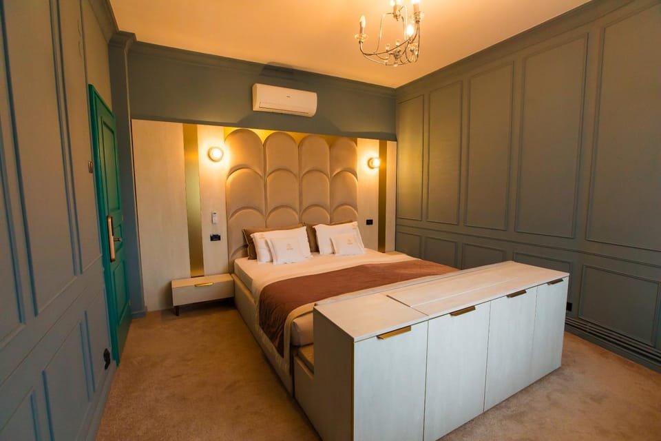 Bedroom, wardrobe