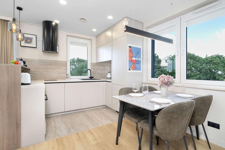 Kitchen or kitchenette, Dining area, stove