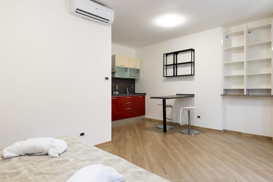 Comfortable Apartment 5 Minutes from Rho Fiera Apartment in Rho