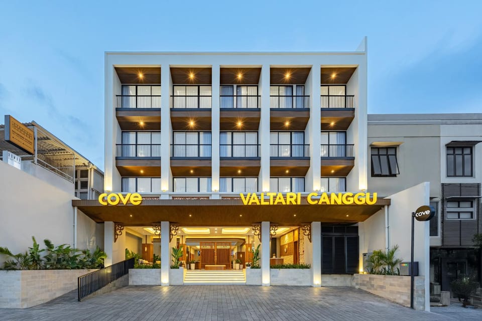 Property building, Facade/entrance