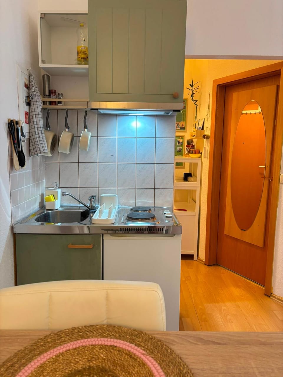 Kitchen or kitchenette, minibar