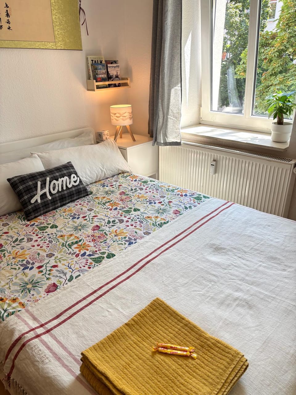 Bed, towels