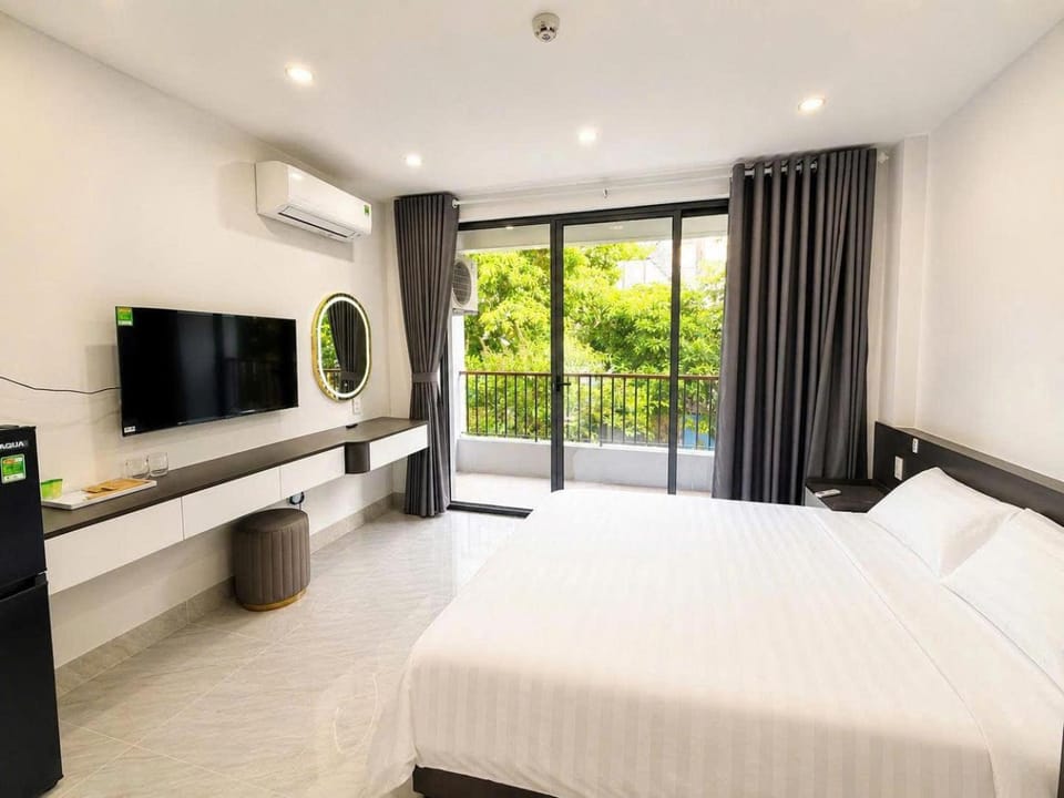 Communal lounge/ TV room, Bed, TV and multimedia, View (from property/room), Balcony/Terrace, Photo of the whole room, Bedroom, air conditioner