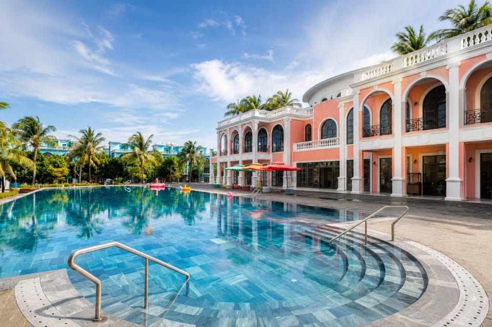 Day, Swimming pool