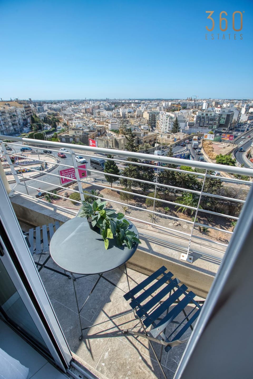 Property building, Patio, Communal lounge/ TV room, Day, View (from property/room), Balcony/Terrace, Living room, Seating area, Dining area, Evening entertainment, City view, Parking