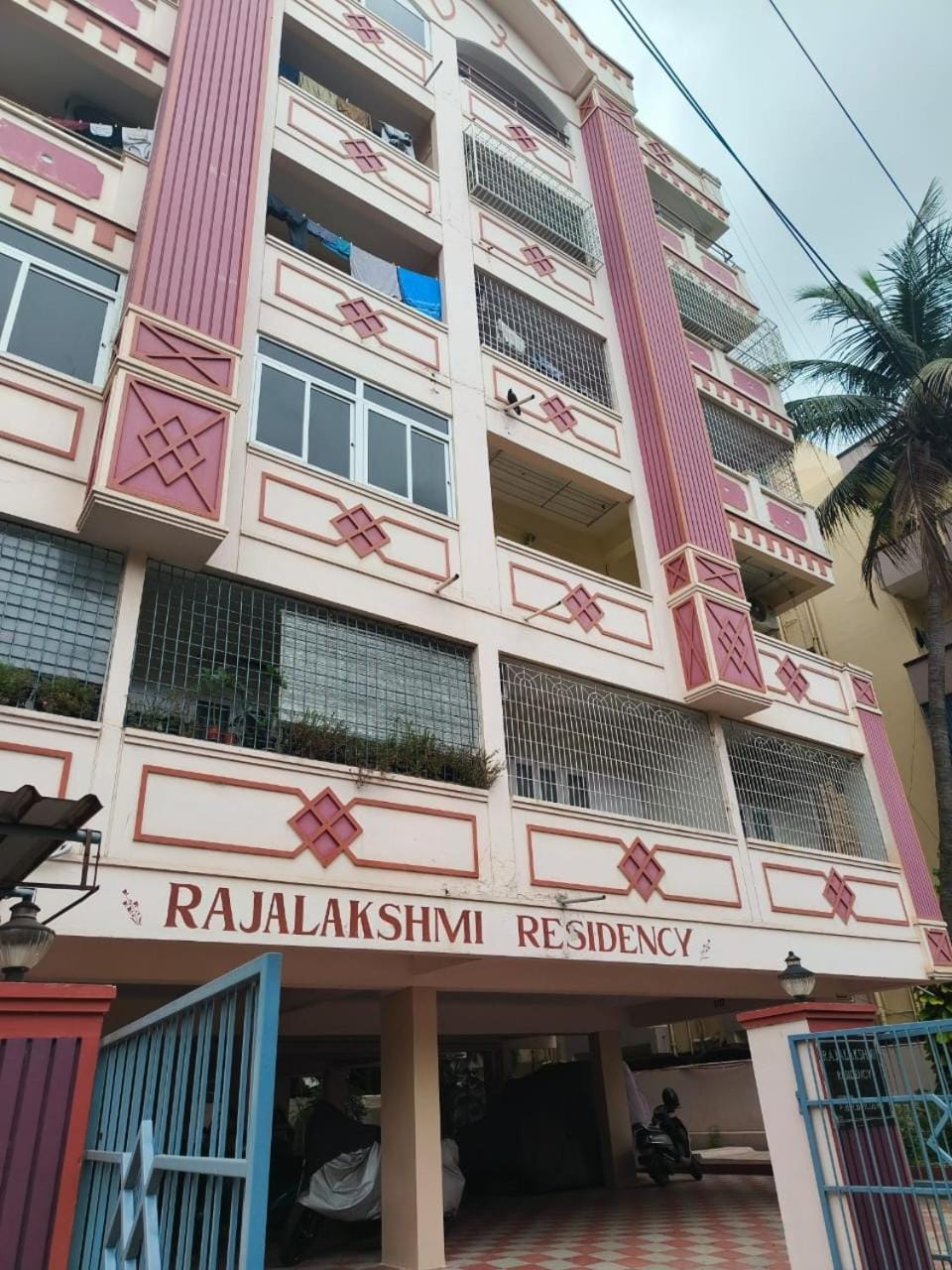 Sivarama sea view city IN 3 AC Rooms 2 living Halls beside RK Beach road opp VUDA PARK Apartment in Visakhapatnam