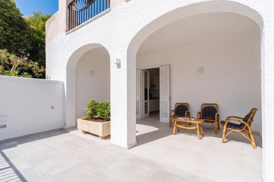 Property building, Patio, Garden