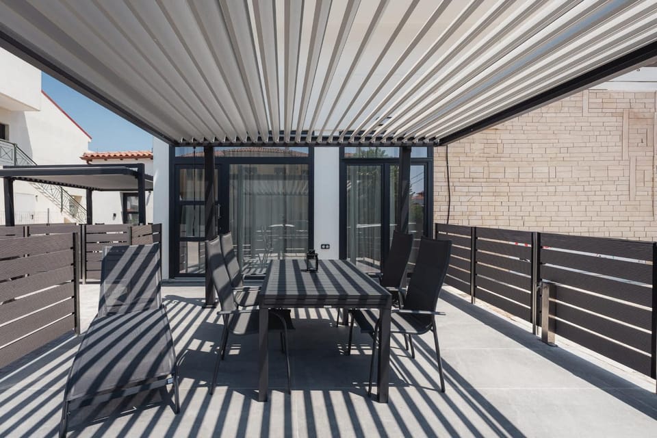 Patio, Day, Balcony/Terrace, Seating area, Dining area