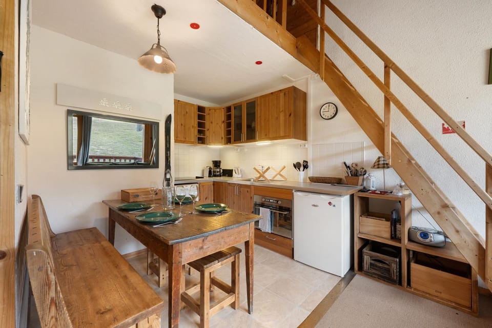 Property building, Kitchen or kitchenette, Living room