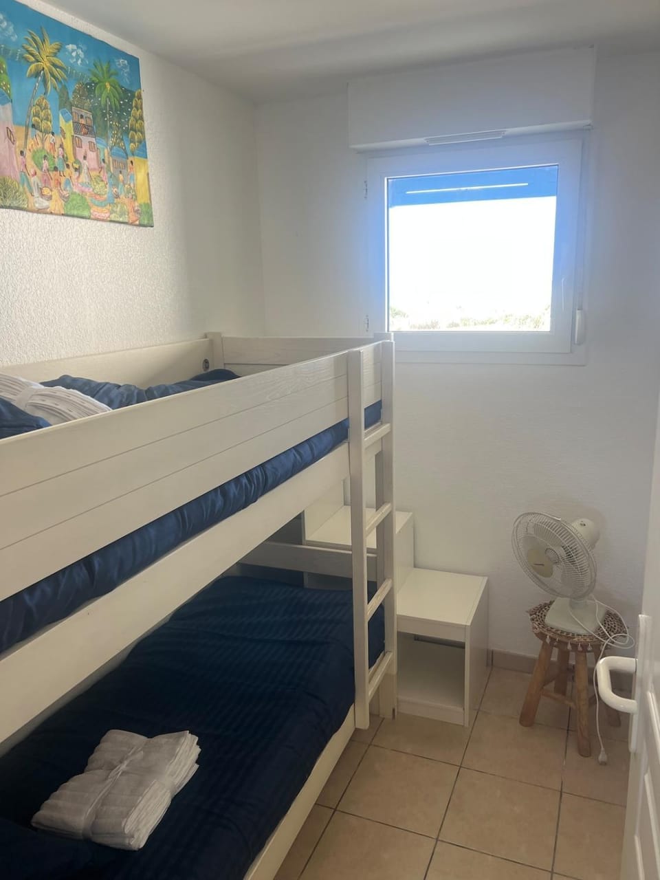 Photo of the whole room, Bedroom, bunk bed