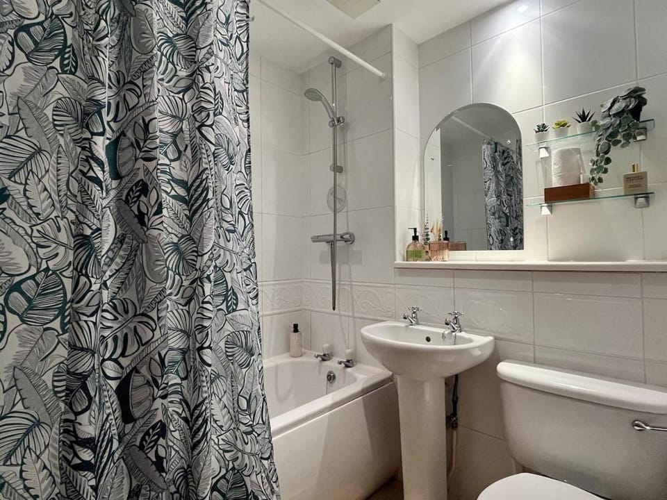 Shower, Toilet, Bathroom, Bath