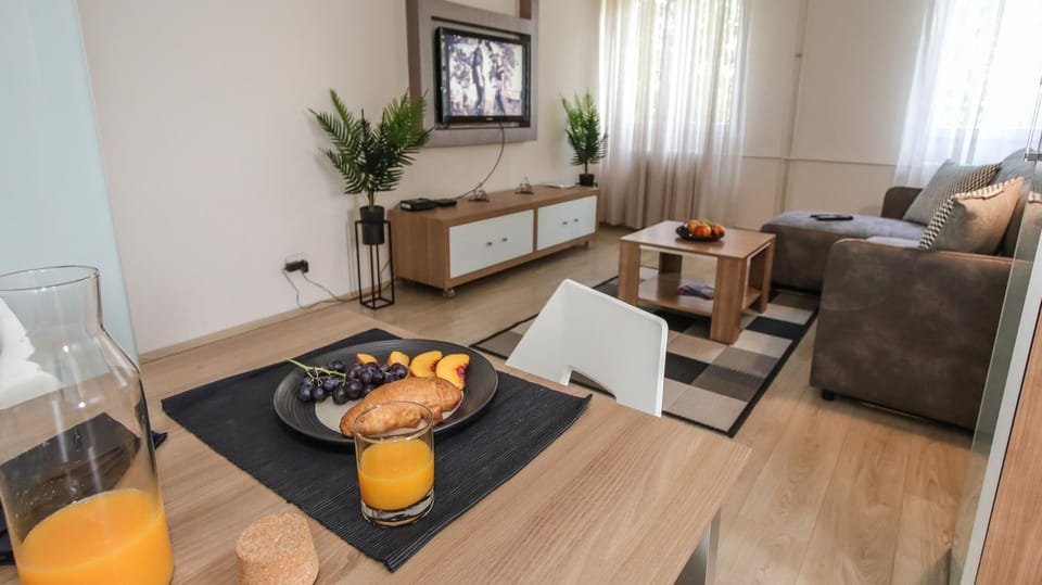 Seating area, Food