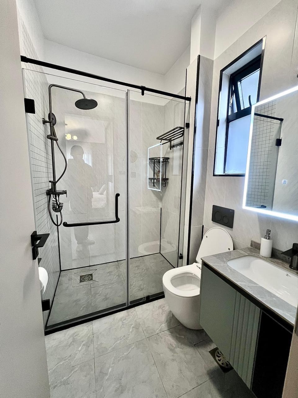 Premium 3 bedroom with heated pool and gym In Kilimani- Classic Oak Residence Apartment in Nairobi County