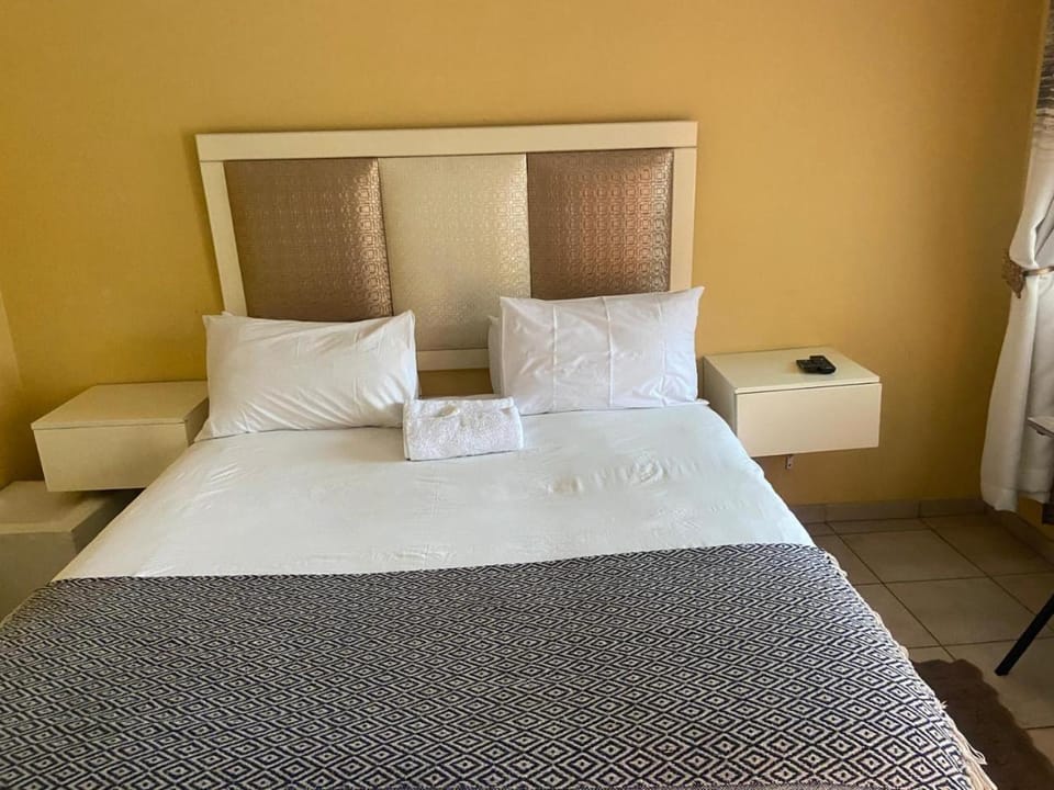 Ga-Dikobo guest house 2 Bed and Breakfast in Gauteng