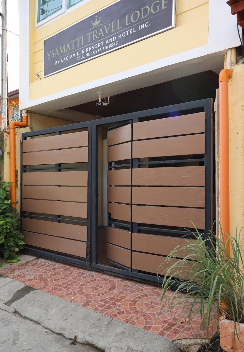 Facade/entrance