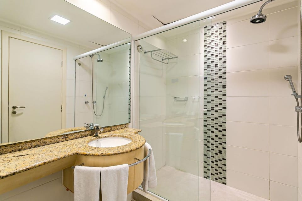 Shower, Toilet