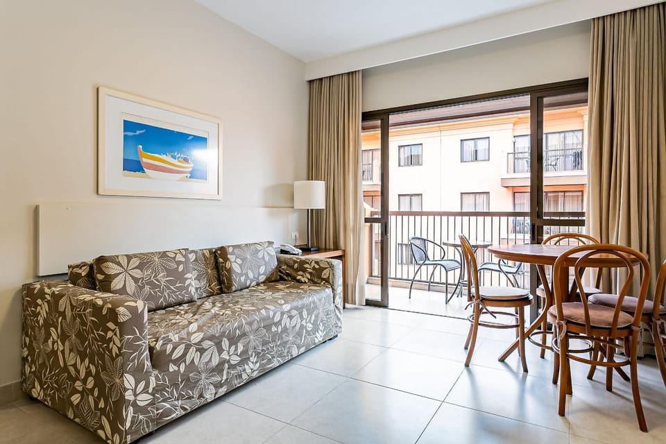 Balcony/Terrace, Living room, Meals