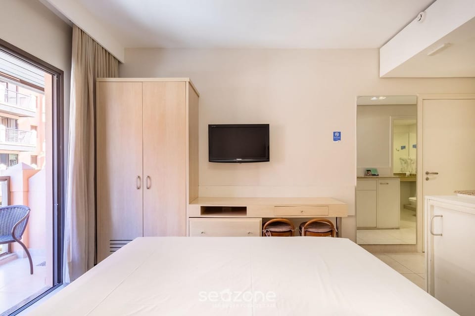 Toilet, Bed, TV and multimedia, Balcony/Terrace, Bedroom