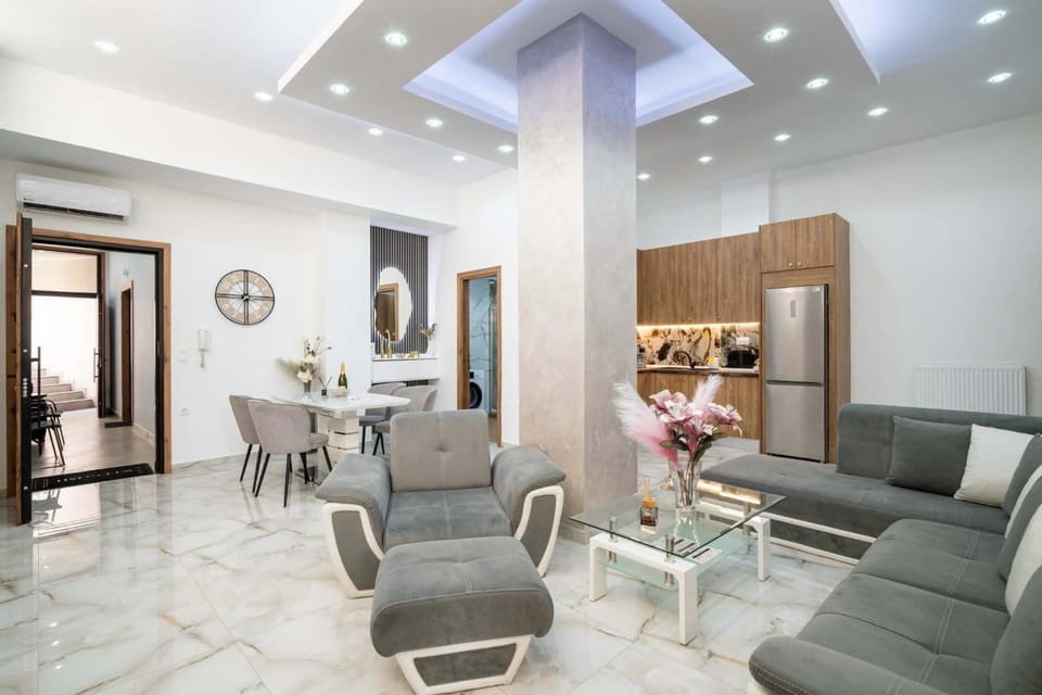 Kitchen or kitchenette, Living room, Dining area