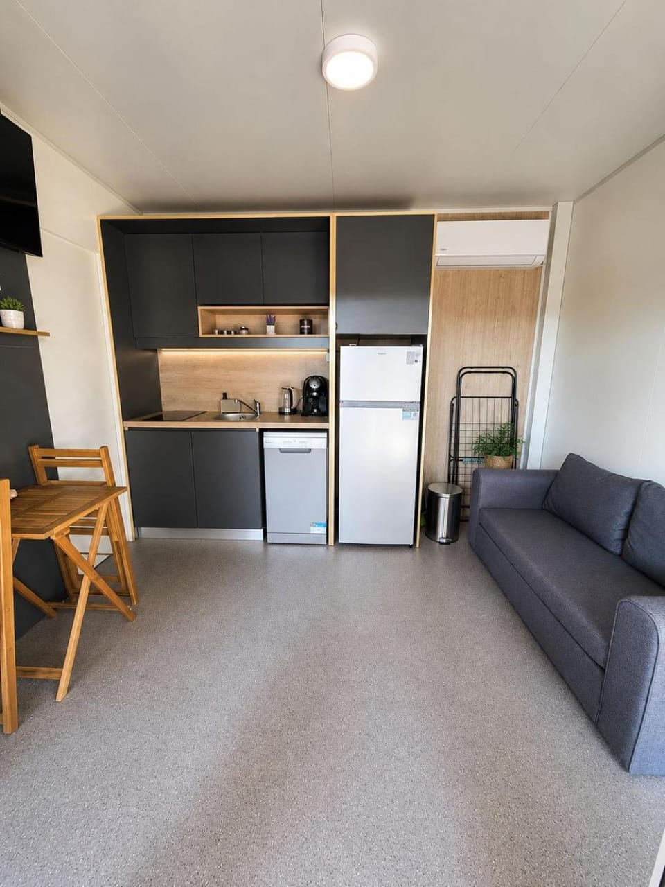 Kitchen or kitchenette, Living room