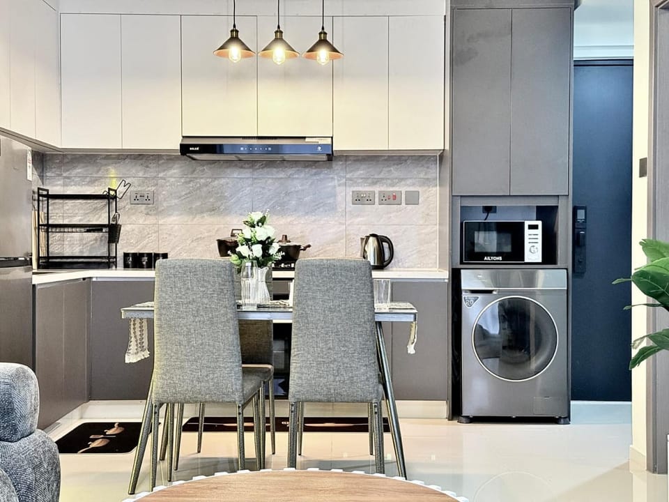 elegantly furnished apartment with amazing breathtaking city views ,swimming pool ,fully fitted gym and close proximity to major shopping malls and gourmet restaurants Apartment in Nairobi County