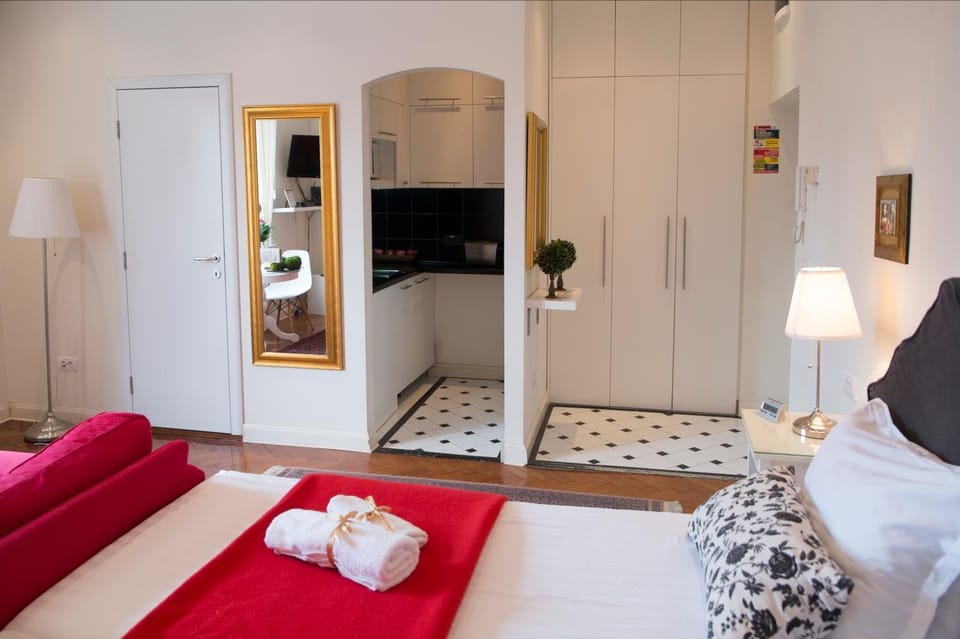 Bed, Kitchen or kitchenette, Bedroom