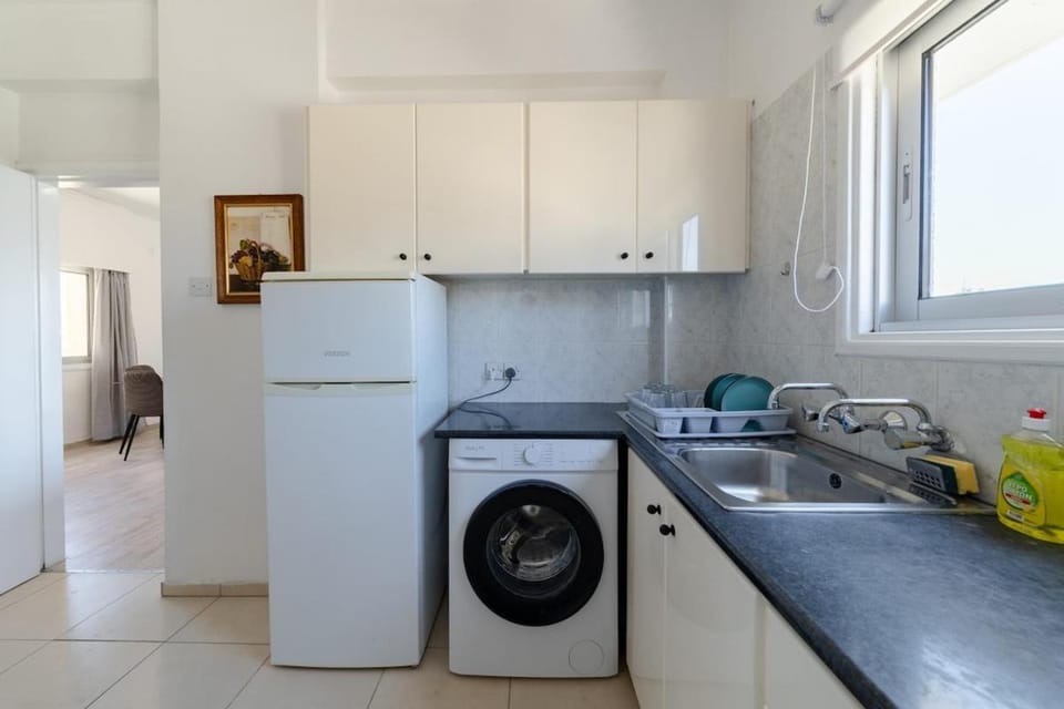 Kitchen or kitchenette, washing machine